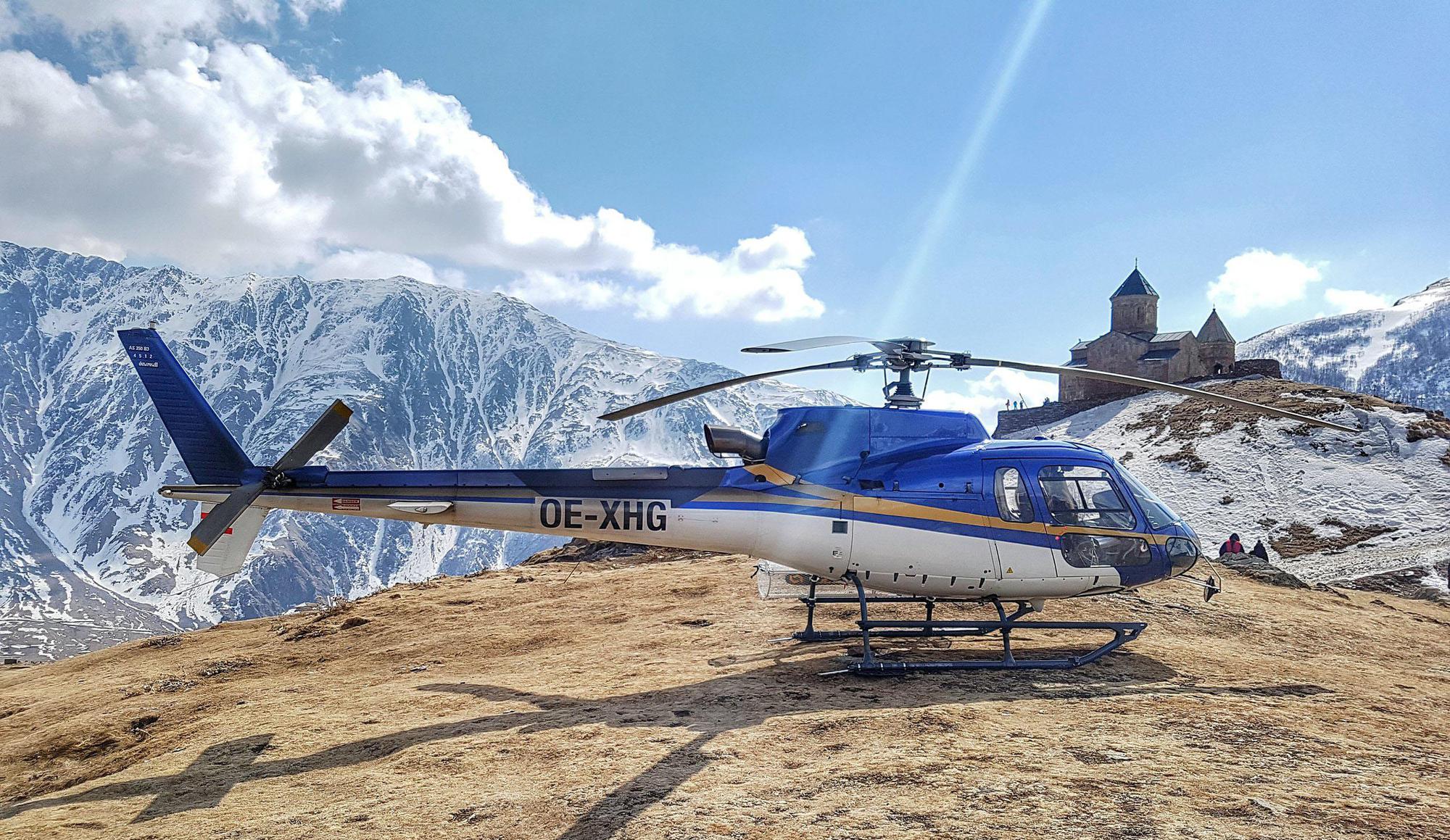 Fuga in Elicottero a Kazbegi