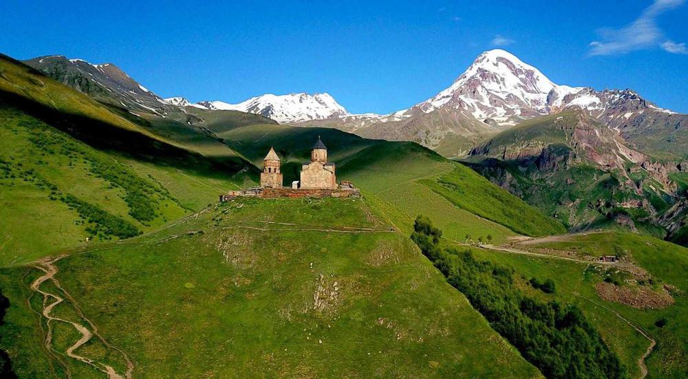 预订 Kazbegi Explorer