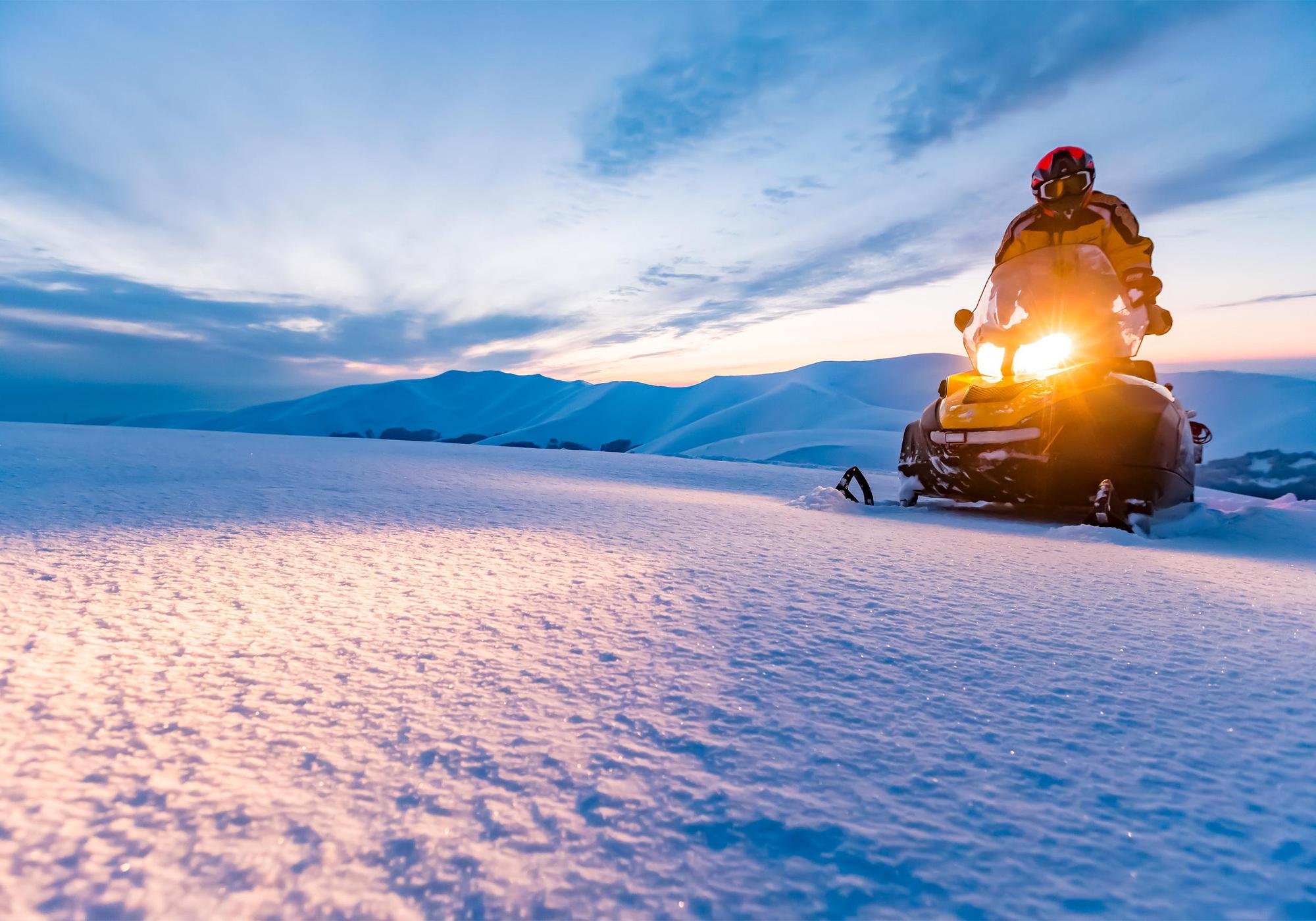 バクリアニのスノーモービルサファリ