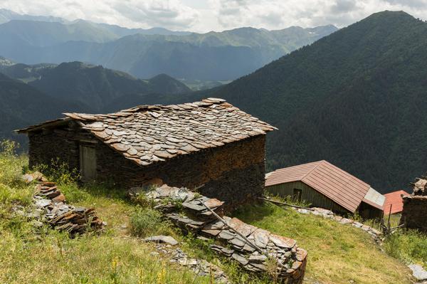 Villaggio di Bochorna nella remota regione di Tusheti in Georgia