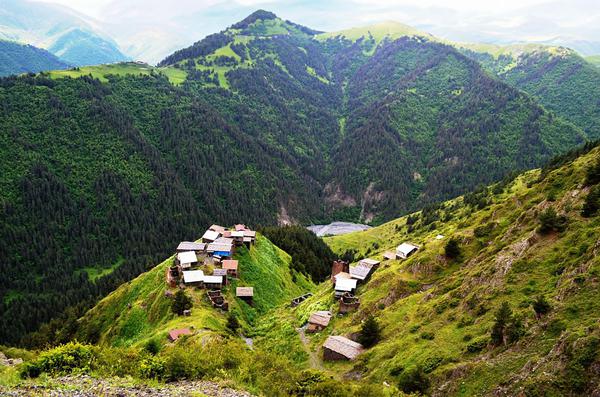 Villaggio Dochu nella regione montuosa di Tusheti in Georgia